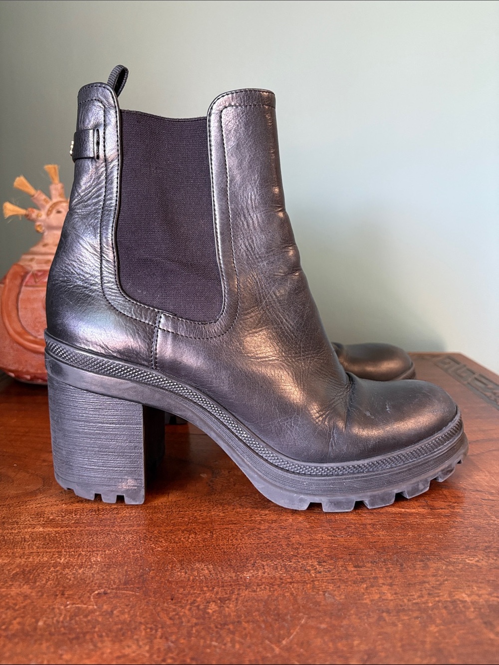 Veronica Beard Black Leather Chunky Lug Boots Winnie Waterproof Size 8.5 READ
